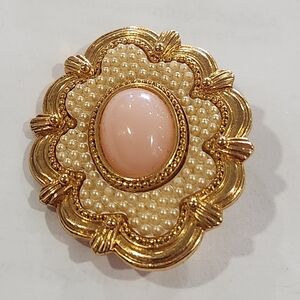 ✨ Vintage Pink & Pearl Scalloped Gold Brooch ✨